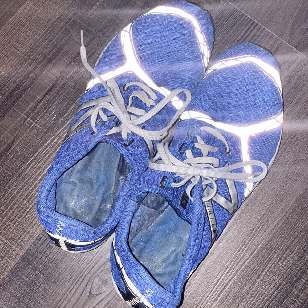 MEN size 10 New balance vibram